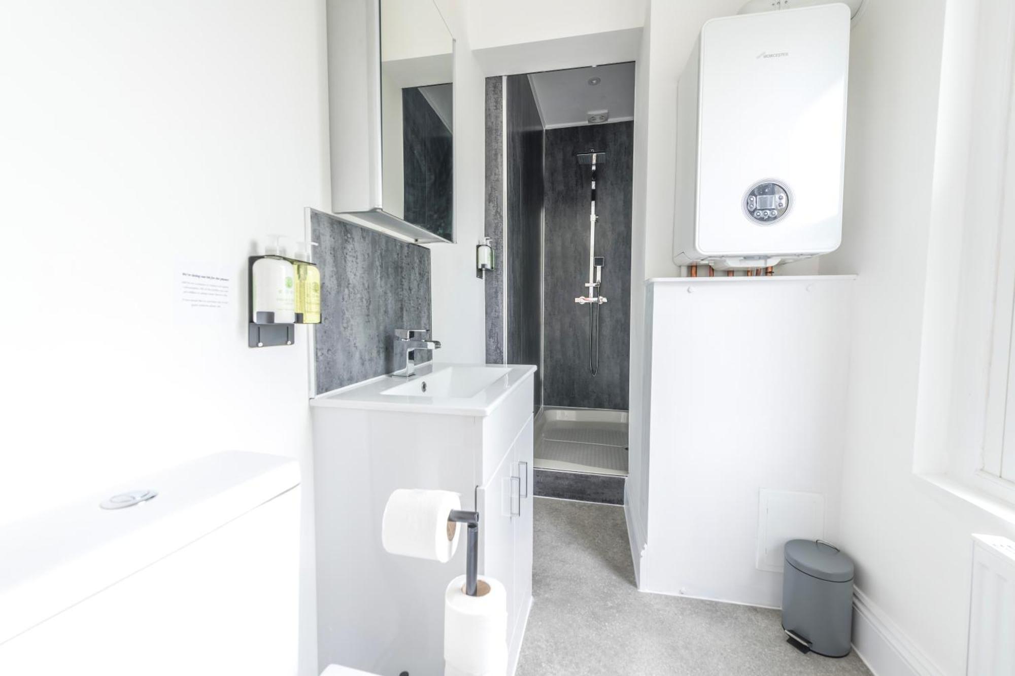 Skyfall With Free Parking For Families & Business By Prescott Apartments Bristol Buitenkant foto